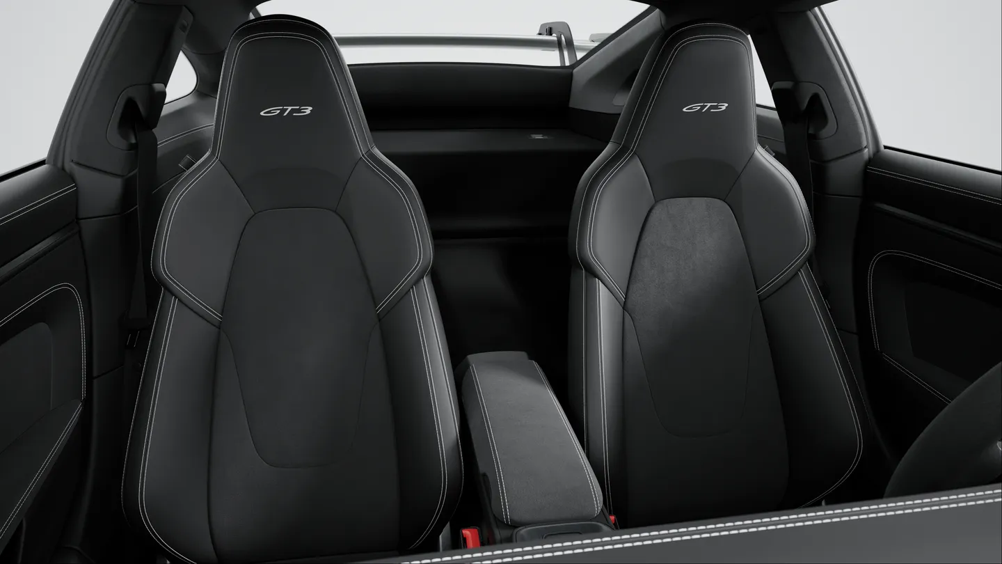Immagine 1 degli interni: Interni con finiture estese in pelle/Race-Tex di colore nero con argento GT a contrasto